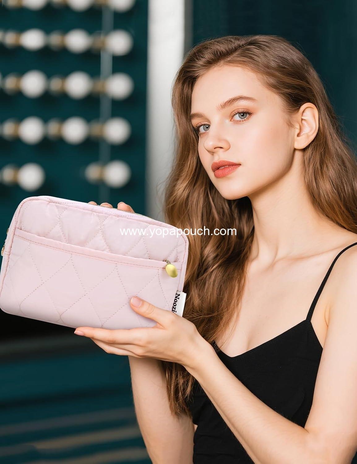 OEM Travel Cosmetic Bag, Puffy Padded Toiletry Bag for Women, Makeup Organizer Case, Wide-open Pouch Purse, Travel Essentials, Wholesale Supplier