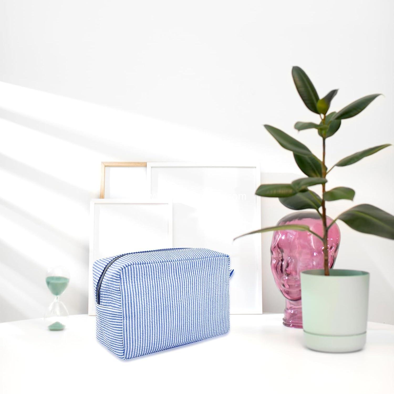Wholesale Large Seersucker Makeup Bag for Women, Cute Lightweight Toiletry Organizer Pouch for Girls and Moms Gifts, Aesthetic Cosmetic Storage Supplier Wholesale Large Seersucker Makeup Bag for Women, Cute Lightweight Toiletry Organizer Pouch for Girls and Moms Gifts, Aesthetic Cosmetic Storage Supplier