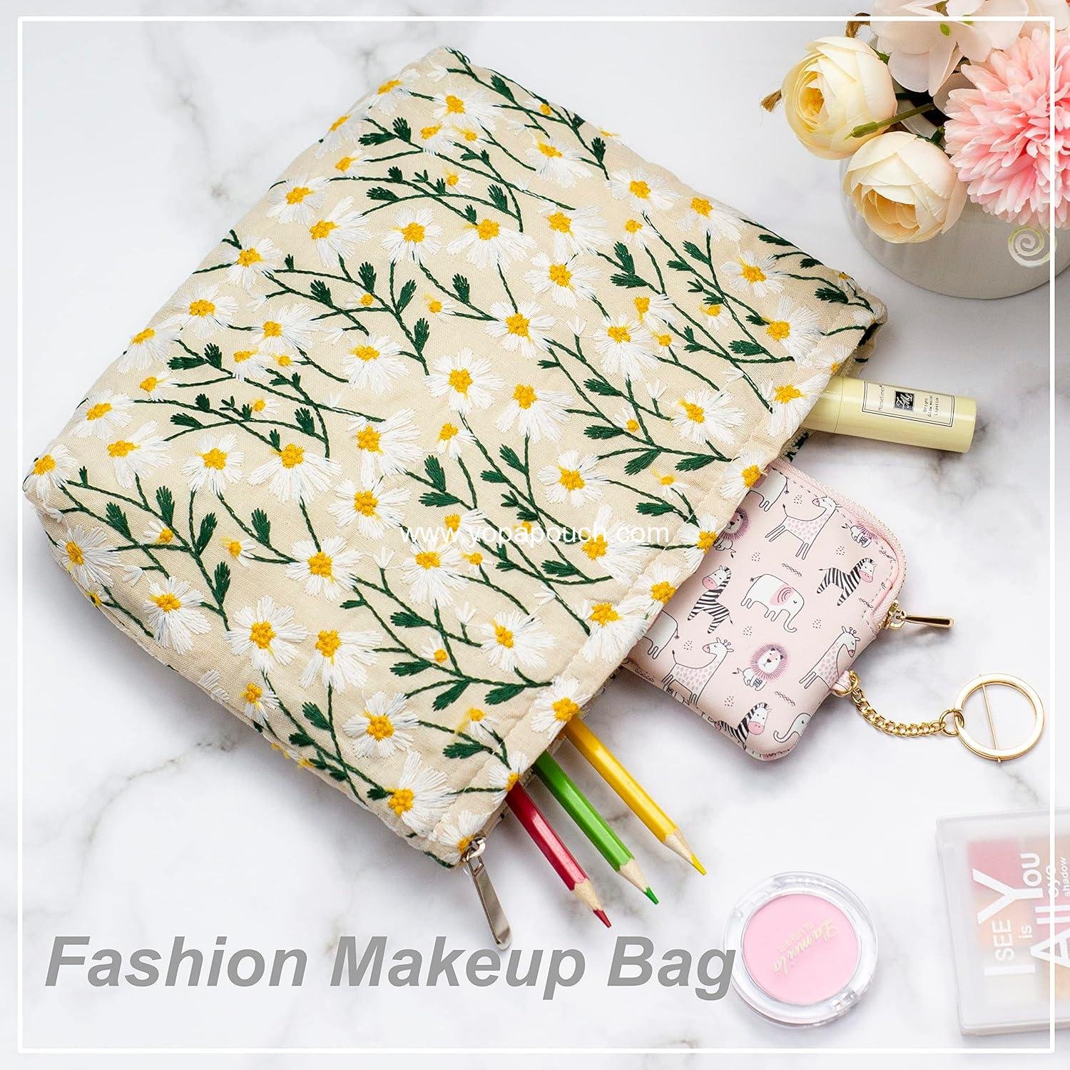 Wholesale Large Canvas Makeup Bags for Purse - Zipper Cosmetic Organizer Pouch for Women and Girls, Daisy White Supplier