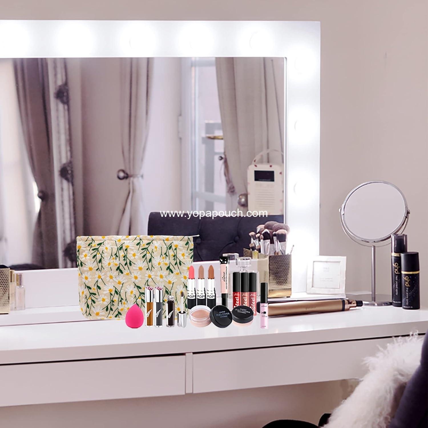 Wholesale Large Canvas Makeup Bags for Purse - Zipper Cosmetic Organizer Pouch for Women and Girls, Daisy White Supplier