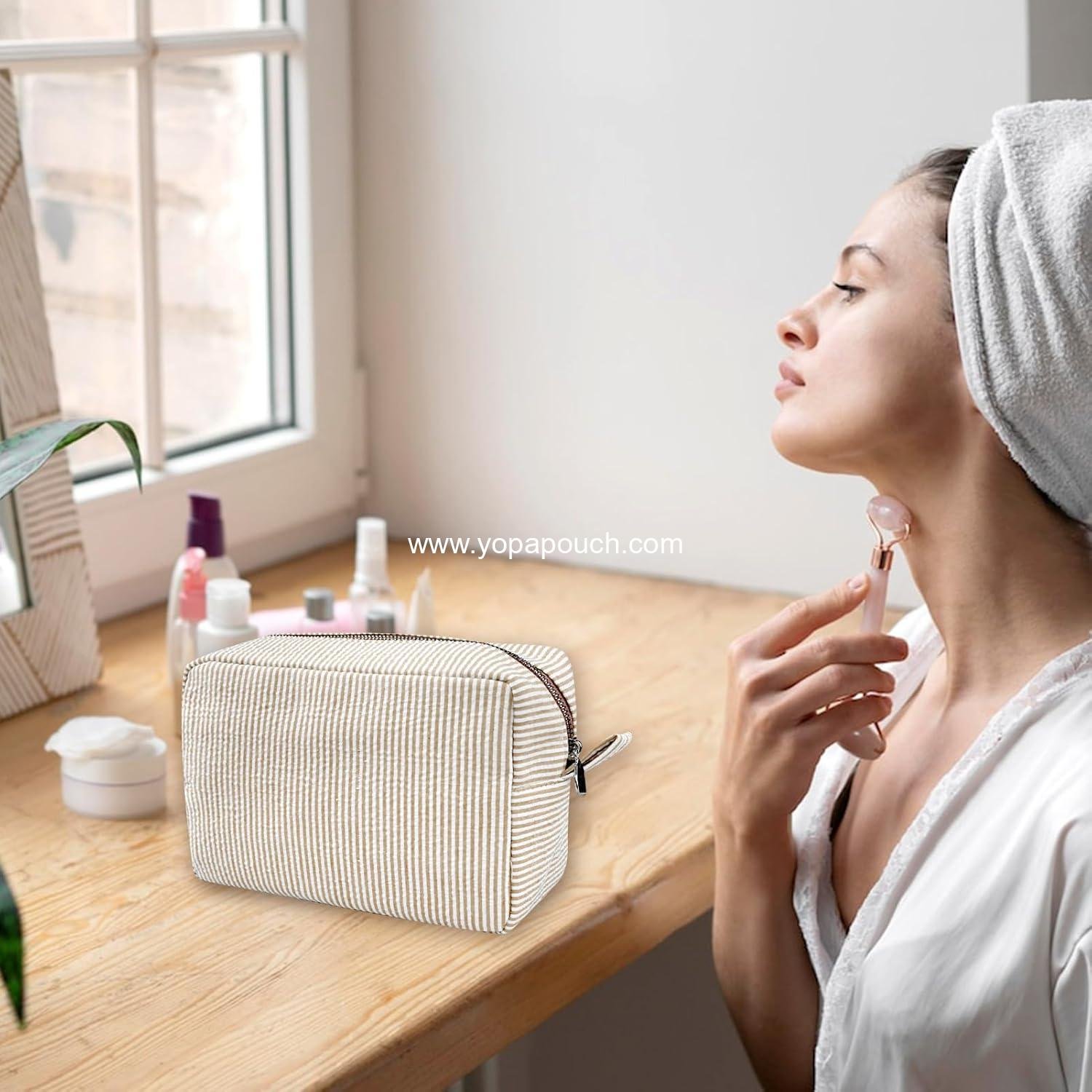 Wholesale Seersucker Cosmetic Bag for Women, Travel Toiletry Stripe Makeup Pouch, Large Aesthetic Organizer Storage, Girls Handbags Purses, factory