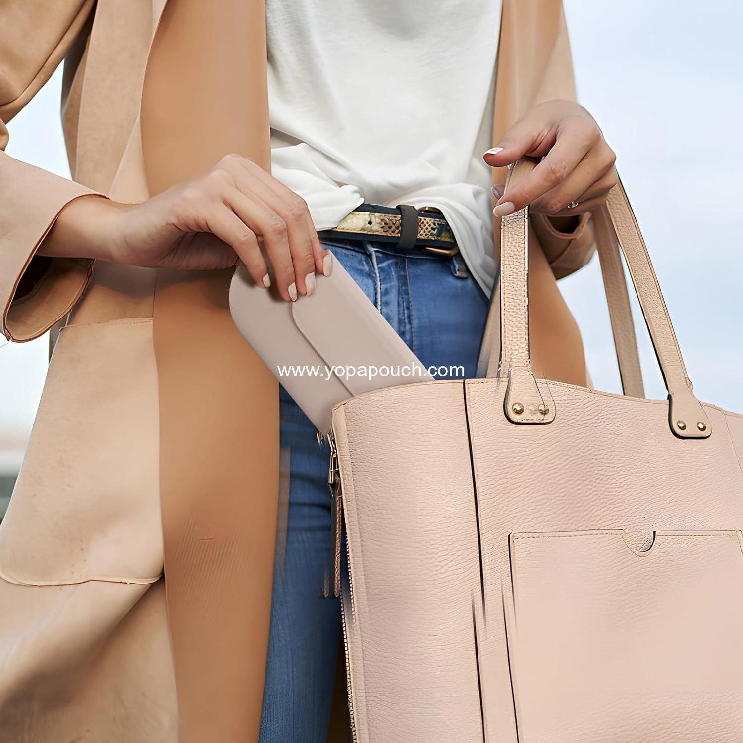 Wholesale Soft Portable Silicone Makeup Brush Holder Travel Cosmetic Bag with Anti-Fall Out Magnetic Closure, Large Makeup Brush Case - Supplier