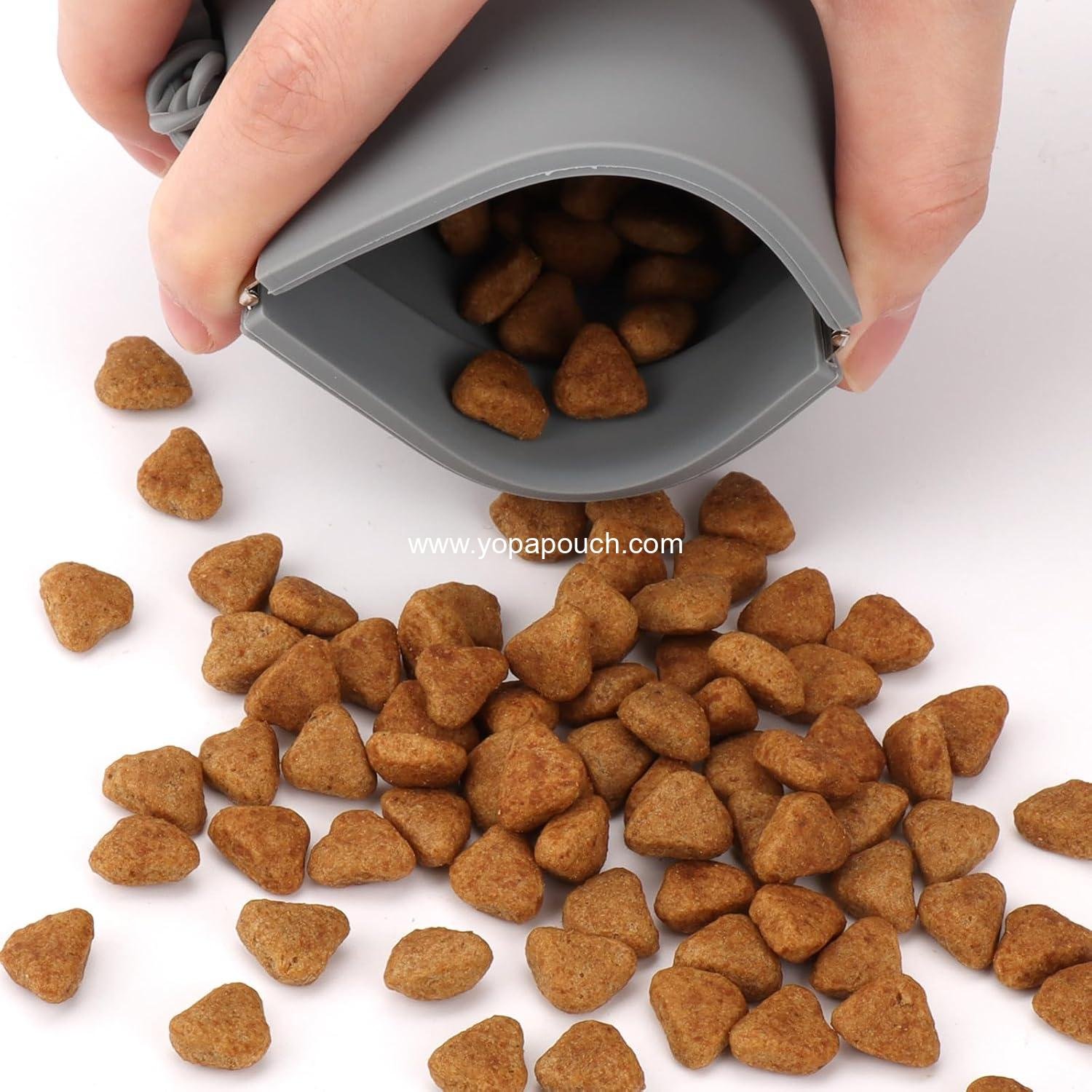 Wholesale Silicone Dog Treat Pouch Small Bag with Auto Closure and Pet Training Clicker, Pocket Size for Dogs and Cats, Easy to Clean and Odorless (dark gray) Supplier