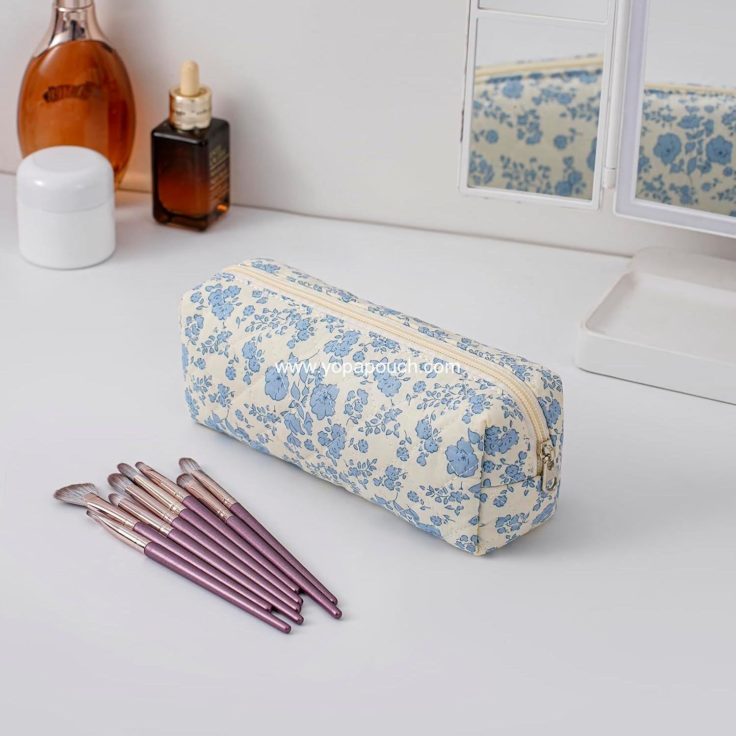 Wholesale Cute Floral Makeup Brush Bag Small Cotton Quilted Cosmetic Bag for Women Travel Toiletry Zipper Pouch (Blue Floral) Supplier