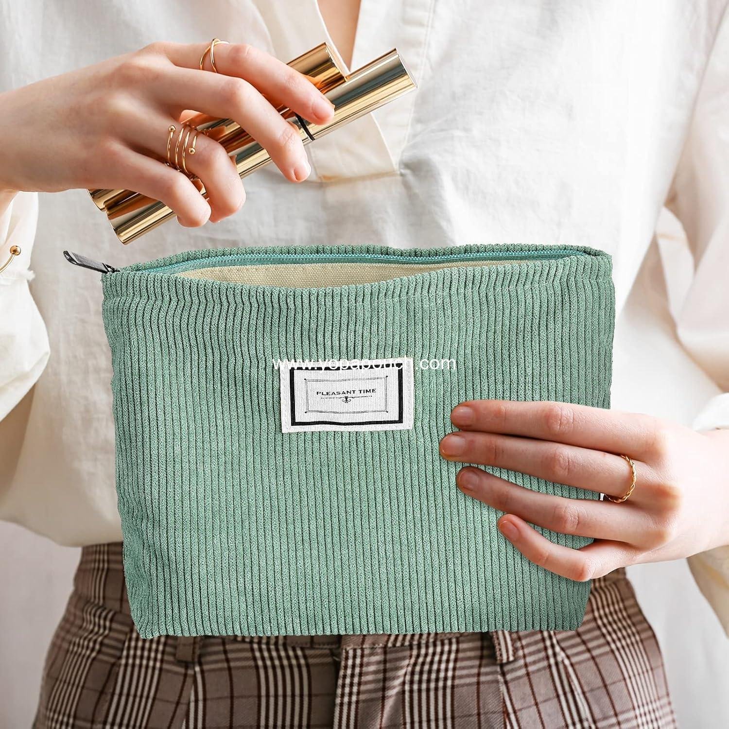 Wholesale Dog Treat Pouch, Portable Snack Dispenser for Pet Training and Outdoor Use, White Flower - Supplier