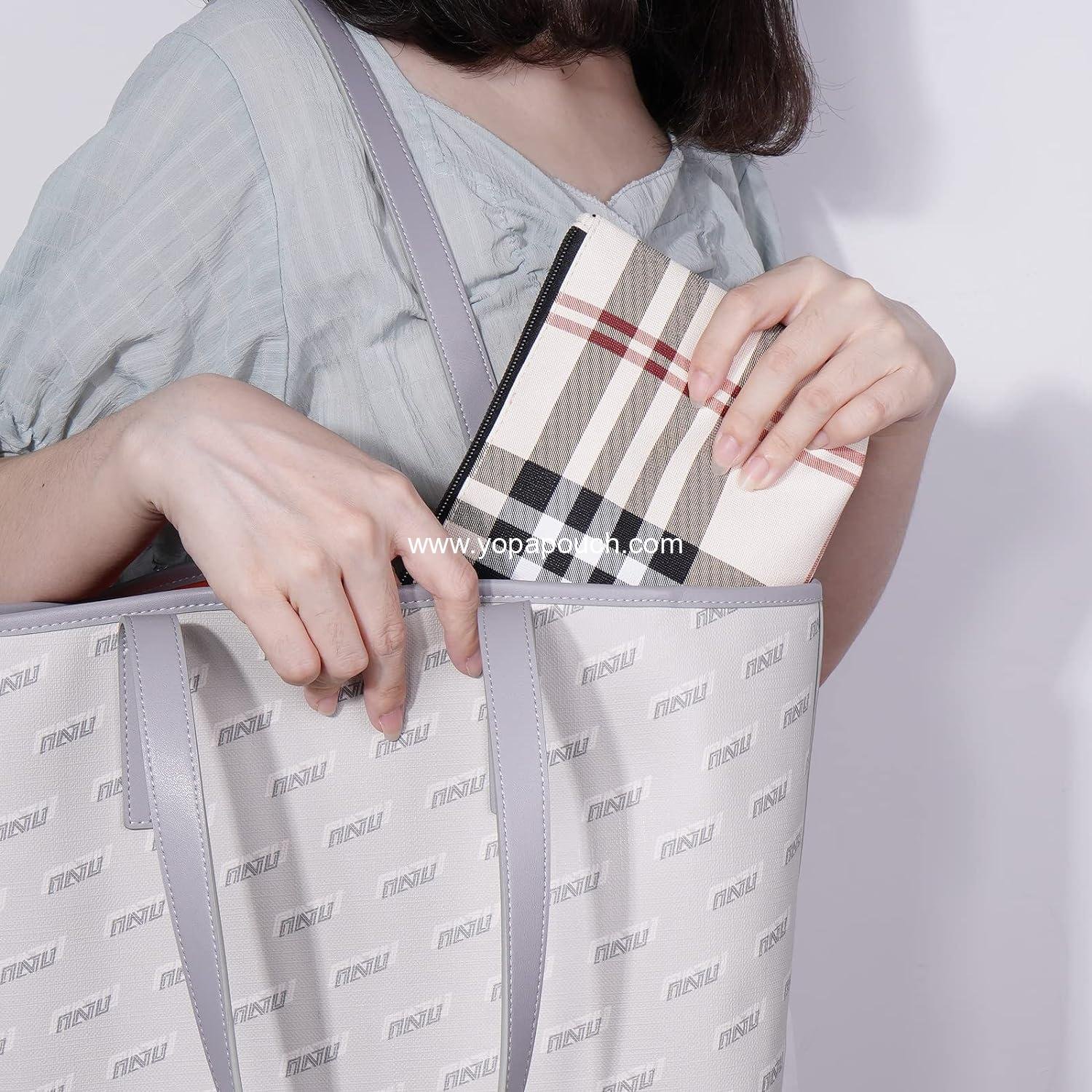 OEM Small Makeup Bag for Purse Cosmetic Storage for Women PU Leather Makeup Pouch Travel Ready with Handle,  portable Makeup Bag for Travel (Khaki) Supplier