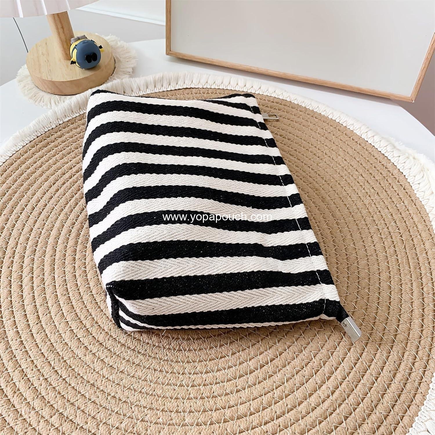 OEM Striped Makeup Bag for Women, Travel Pouch for Purse, Canvas Cosmetic Bag with Zipper, Small Toiletry and Skincare Pouch, Sunscreen and Hygiene Organizer - Supplier