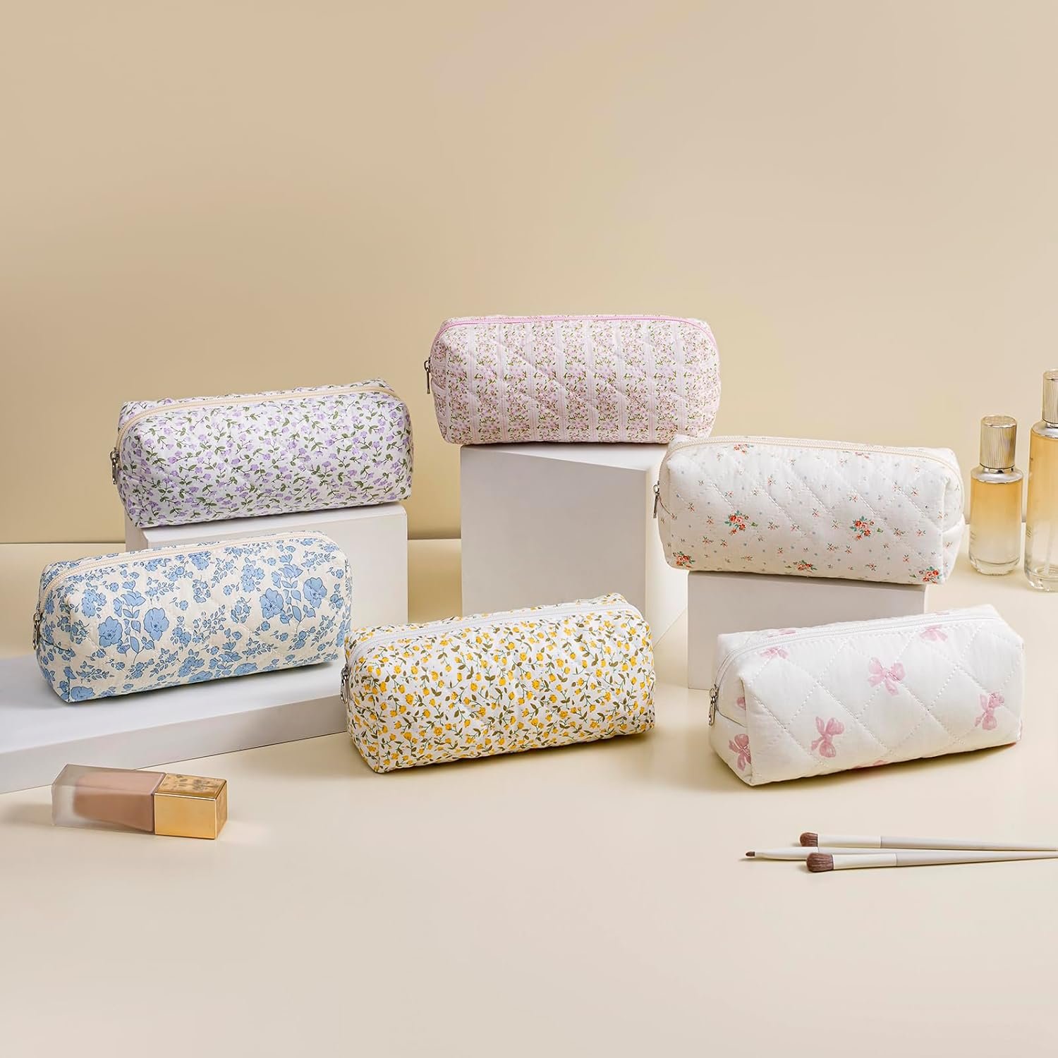 Custom Logo Kawaii Floral Cotton Makeup Brush Cosmetic Bag for Women, Private Label Quilted Zipper Travel Organizer, Flowers Toiletry Case Supplier (Blue Floral)