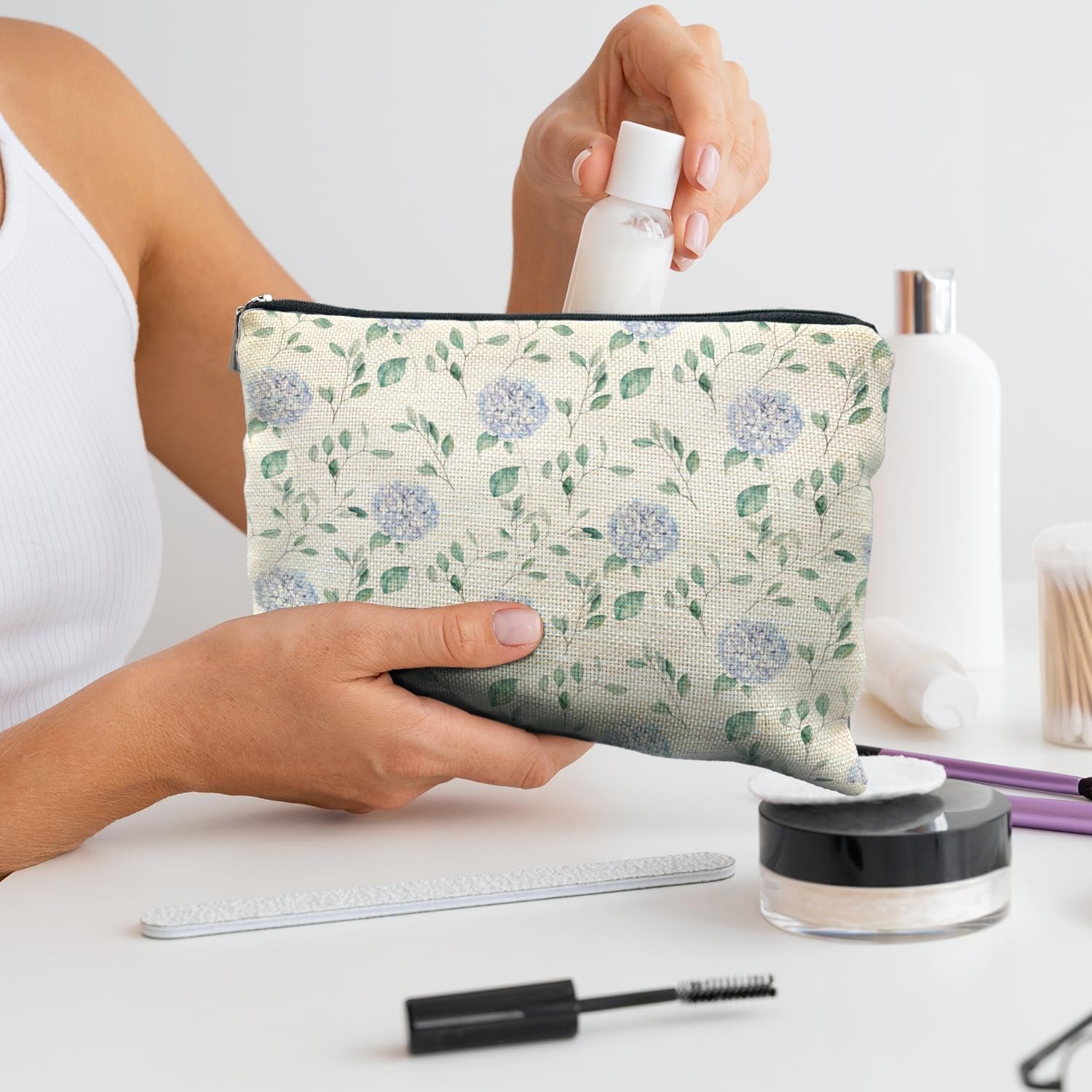 Custom Logo Blue Hydrangea Floral Makeup Bag Private Label - Aesthetic Toiletry Pouch Manufacturer for Women, Hydrangea Gifts