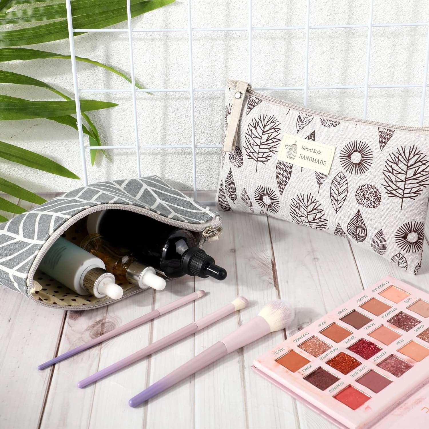 Private Label 4 Pcs Canvas Cosmetic Bags with Custom Logo Zipper Multi-Function Makeup Travel Pouches Toiletry Bags 4 Patterns for Women Manufacturer