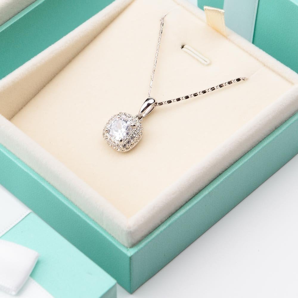 Custom Logo Velvet Pendant Necklace Gift Box Private Label Long Chain Display Case Supplier