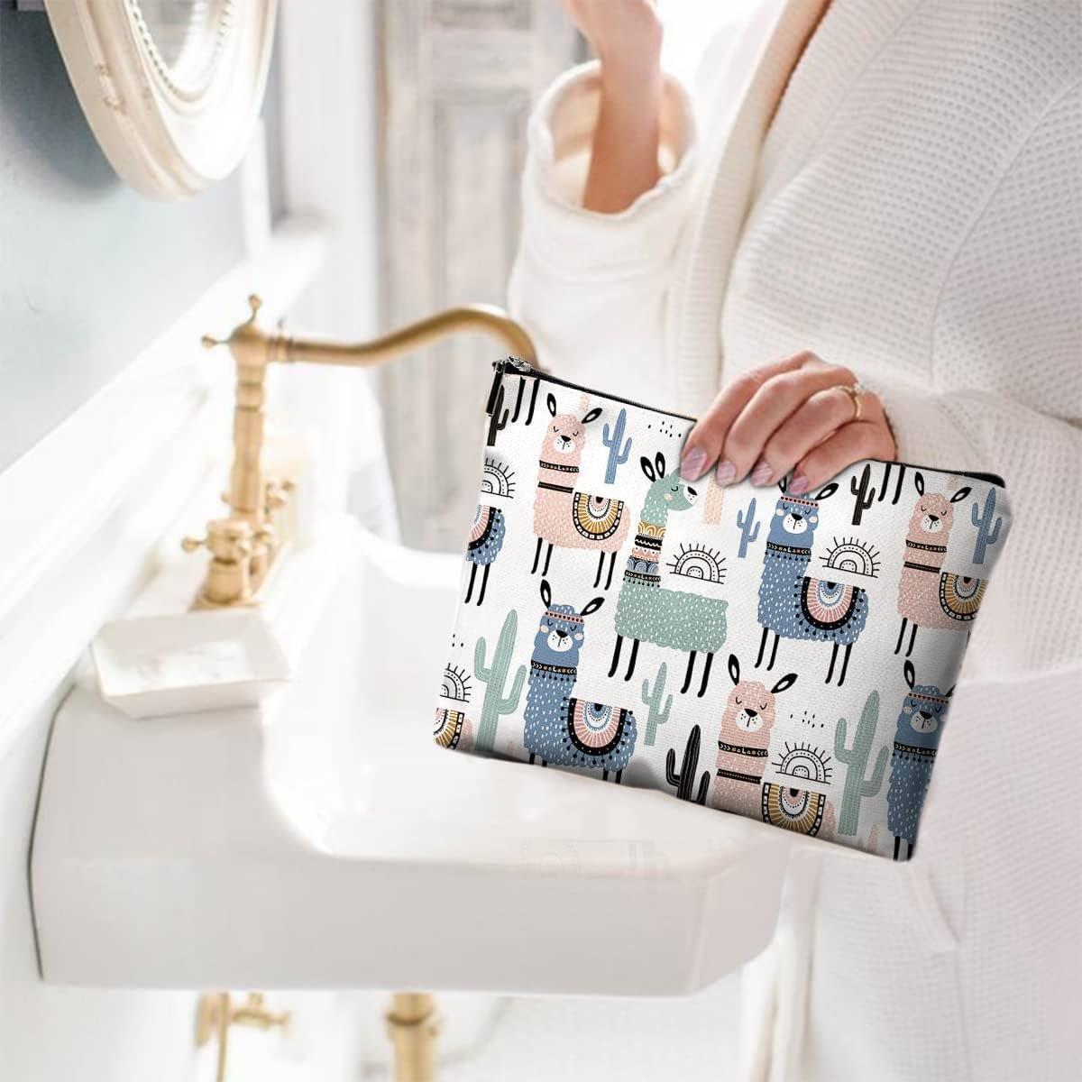 Private Label Cute Waterproof Canvas Makeup Bag Cosmetic Zipper Travel Toiletry Pouch for Women Funny Alpaca Design Custom Logo Manufacturer