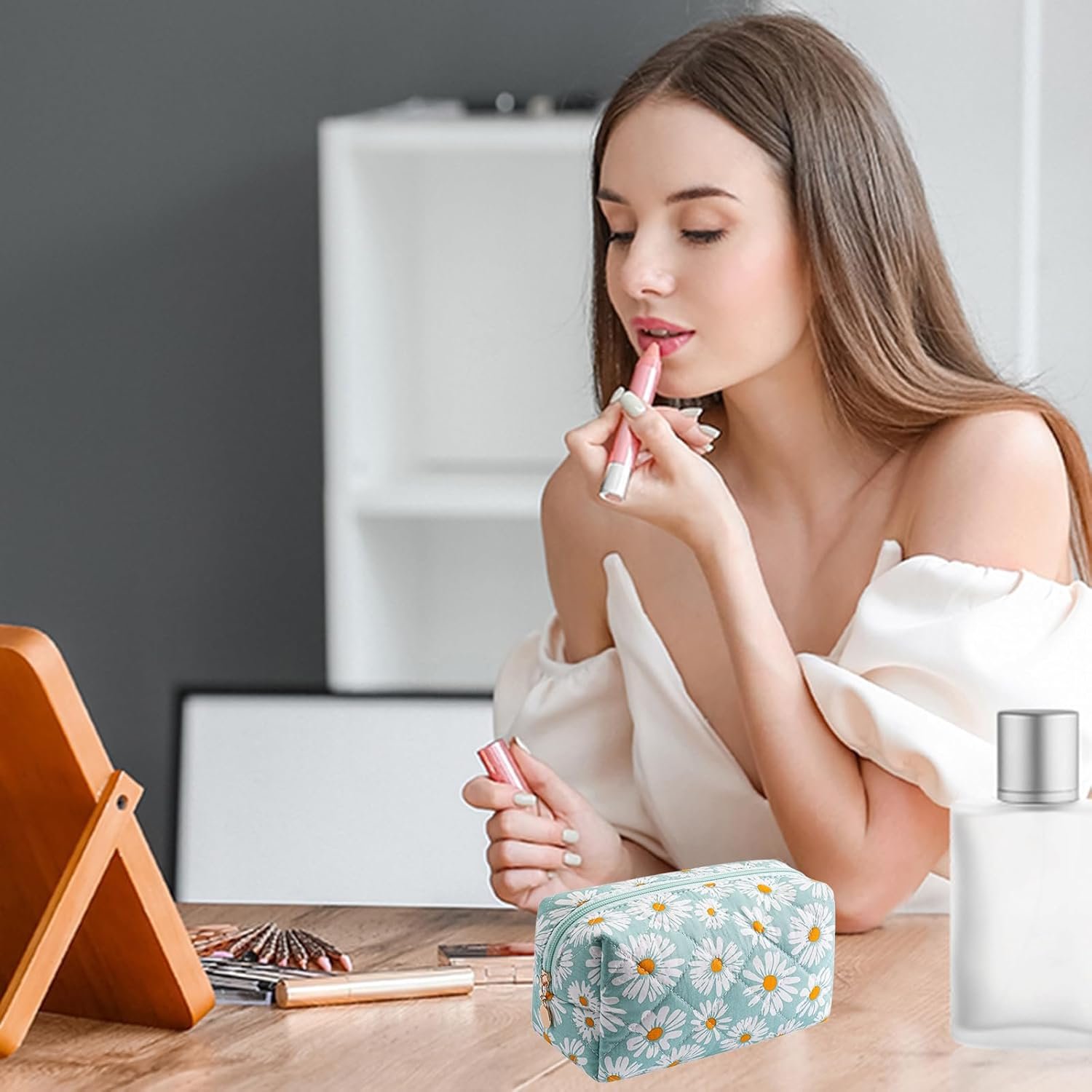 Private Label Small Cotton Quilted Daisy Floral Makeup Bag Custom Logo Cosmetic Travel Pouch Toiletry Organizer Supplier Green