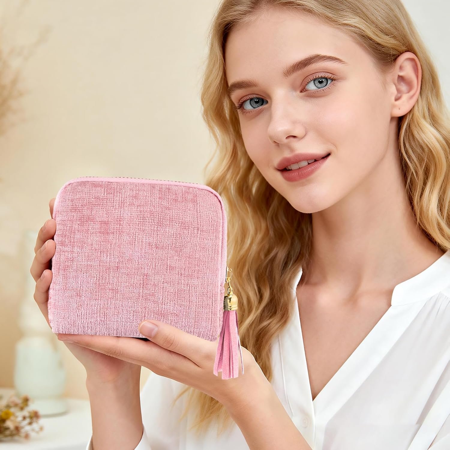 Private Label Small Mini Travel Jewelry Organizer Custom Logo Portable Soft Velvet Pouch with Zipper for Bracelets Rings Earrings Women Pink Manufacturer