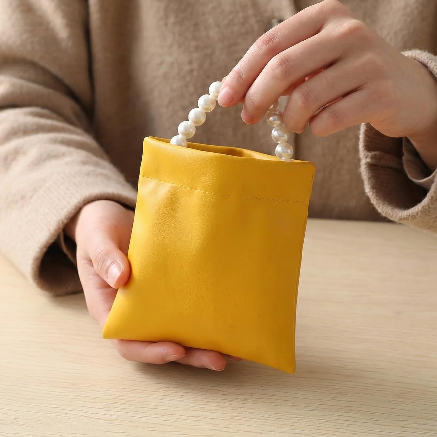 Custom Logo 32 Pcs 6.9 Inch Snap Closure Pouches Squeeze Coin Purse Private Label Waterproof Portable Mini Makeup Bag No Zipper Self-Closing Cosmetic Bag Supplier for Women Jewelry Lipstick Headphones