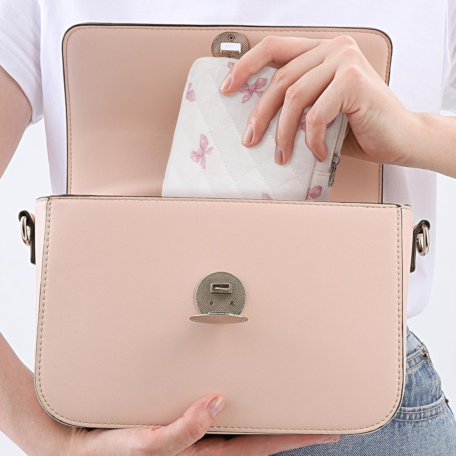 Private Label Small Makeup Bag for Purse, Quilted Cosmetic Pouch with Compartments, Custom Logo Mini Makeup Organizer for Women Travel Toiletry Bag Supplier