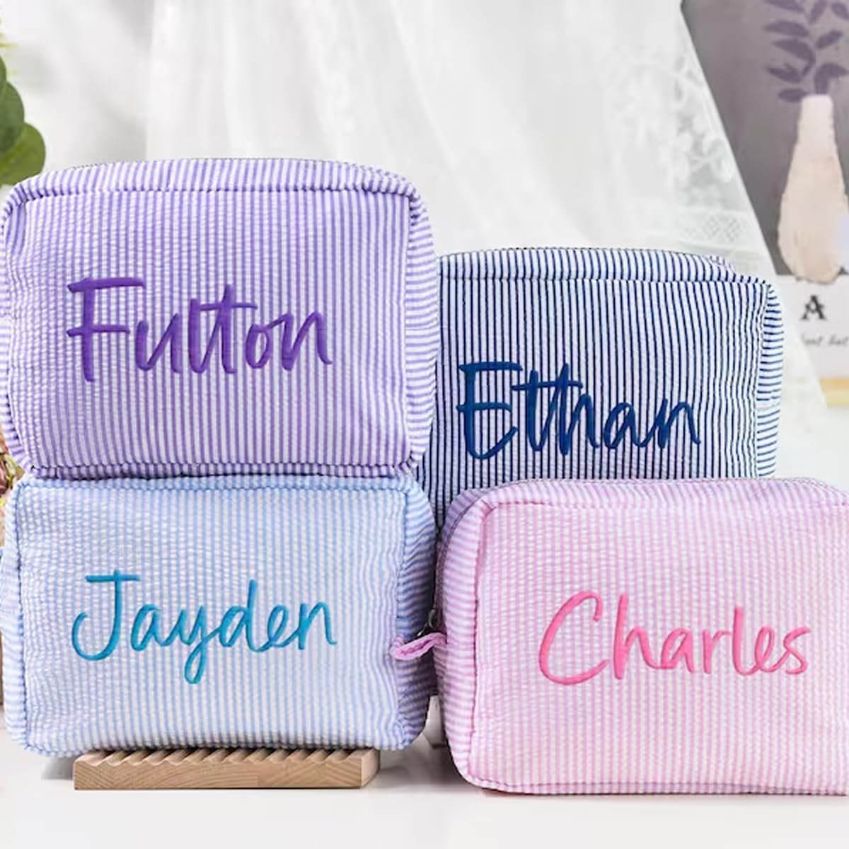 Private Label Personalized Cosmetic Bag with Name and Custom Logo, Cute Seersucker Makeup Travel Organizer Pouch for Women Girls Bridesmaid Cute Pattern Matching Bags Manufacturer