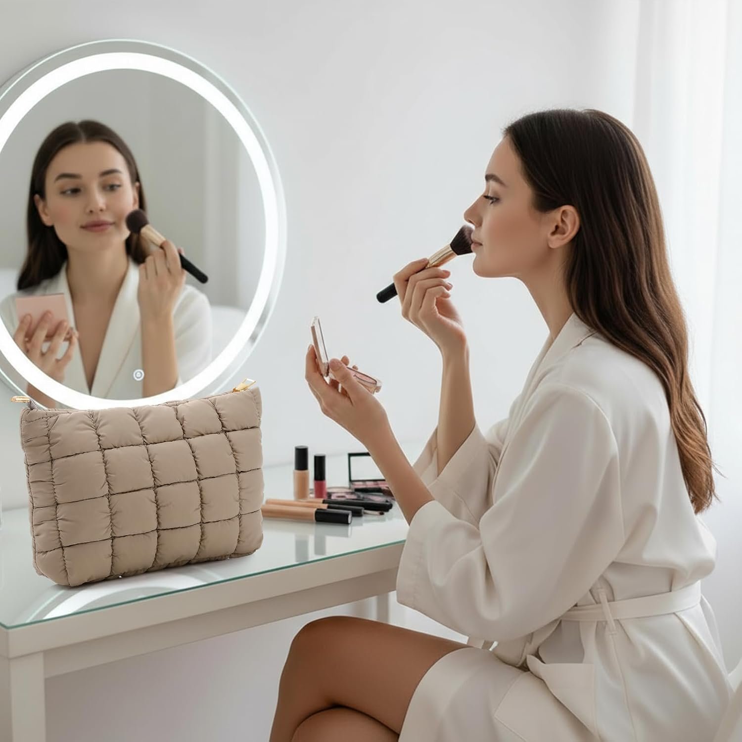 Private Label Light Tan Puffy Quilted Makeup Cosmetic Bag Cute Checkered Puffer Toiletry Pouch with Custom Logo Aesthetic Travel Makeup Brushes Organizer for Women Manufacturer Classic