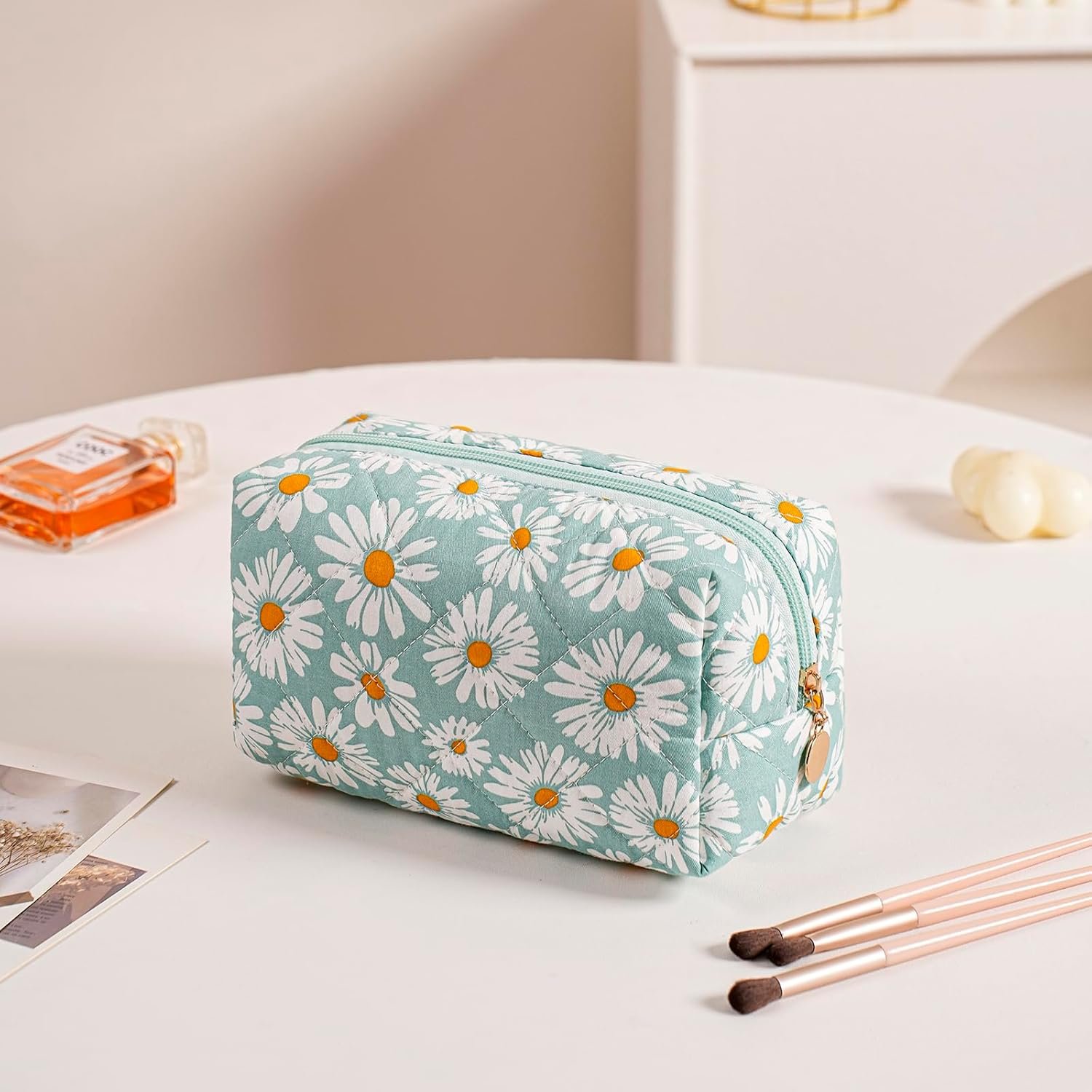Private Label Small Cotton Quilted Daisy Floral Makeup Bag Custom Logo Cosmetic Travel Pouch Toiletry Organizer Supplier Green