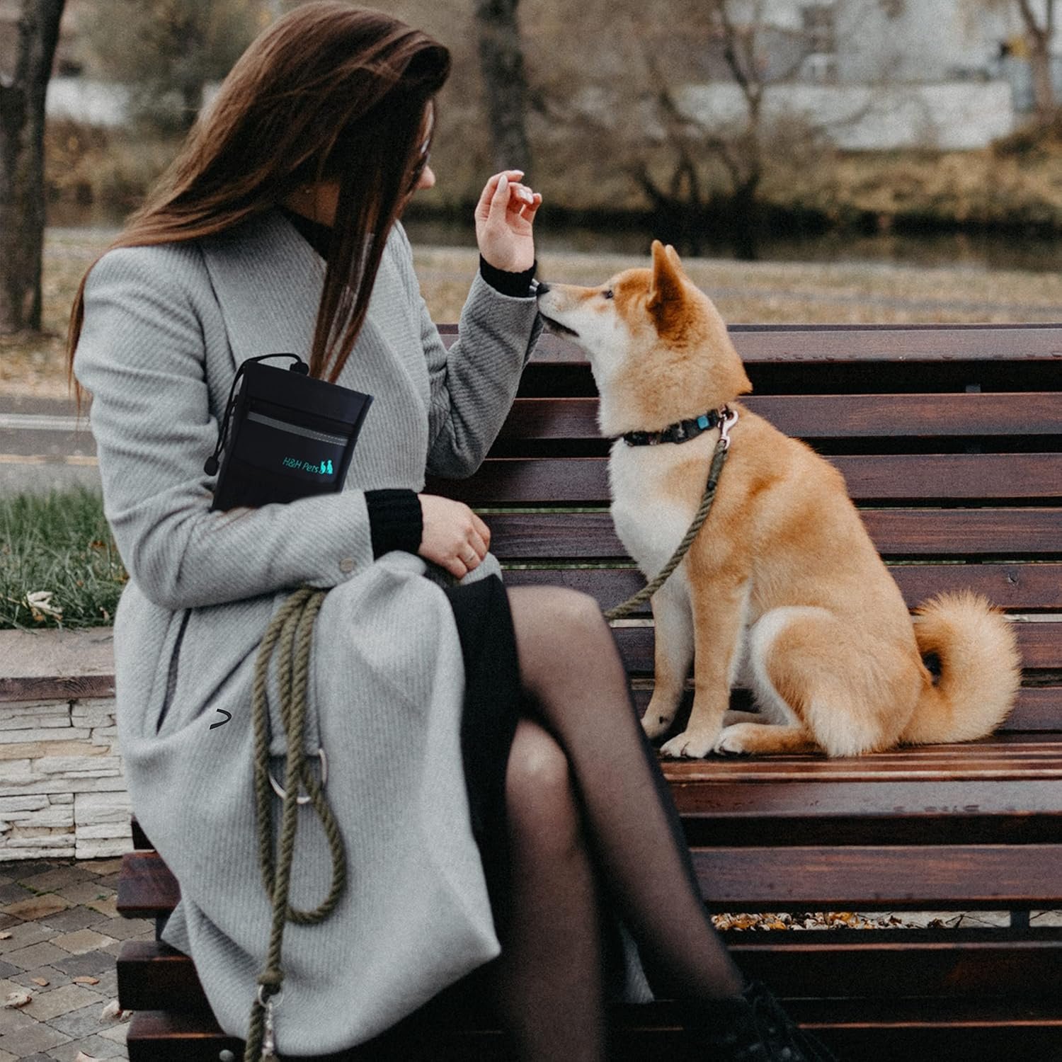 Private Label Dog Treat Pouch with Shoulder Strap and Waste Bag Dispenser Custom Logo Training Accessories Manufacturer