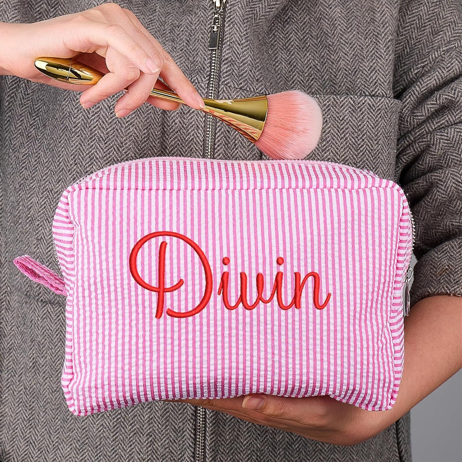 Private Label Personalized Cosmetic Bag with Name and Custom Logo, Cute Seersucker Makeup Travel Organizer Pouch for Women Girls Bridesmaid Cute Pattern Matching Bags Manufacturer
